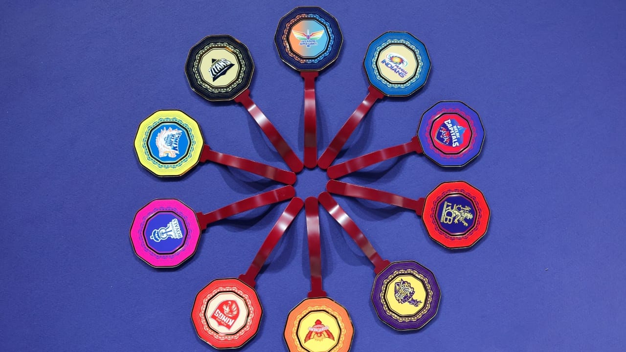 ಬಿಸಿಸಿಐ ಈ ರೀತಿಯಾಗಿ ಕೇವಲ 20 ಪಂದ್ಯಗಳ ವೇಳಾಪಟ್ಟಿಯನ್ನು ಪ್ರಕಟಿಸಲು ಕಾರಣವೂ ಇದೆ. ಅದೆನೆಂದರೆ ಮುಂಬರುವ ಮೂರು ರಾಜ್ಯಗಳ ವಿಧಾನಸಭೆ ಚುನಾವಣೆ. ಈ ಮೂರು ರಾಜ್ಯಗಳಲ್ಲಿ ಐಪಿಎಲ್ ಪಂದ್ಯಗಳು ನಡೆಯಲಿವೆ. ಹೀಗಾಗಿ ಚುನಾವಣೆ ಹಾಗೂ ಐಪಿಎಲ್ ಪಂದ್ಯಗಳಿಗೆ ಒಟ್ಟಿಗೆ ಭದ್ರತೆ ಒದಗಿಸಲು ಕಷ್ಟಕರವಾಗಿರುವುದರಿಂದ ಬಿಸಿಸಿಐ ಈ ನಿರ್ಧಾರಕ್ಕೆ ಬಂದಿದೆ.
