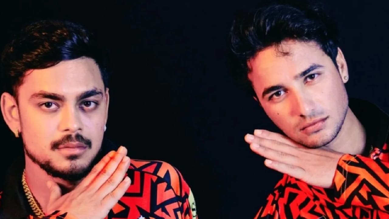 ಹೀಗಾಗಿ ಸನ್​ರೈಸರ್ಸ್ ಹೈದರಾಬಾದ್ ಫ್ರಾಂಚೈಸಿ ಆರಂಭಿಕ ನಾಲ್ಕು ಪಂದ್ಯಗಳಿಗೆ ಹೊಸ ನಾಯಕನನ್ನು ಆಯ್ಕೆ ಮಾಡಲಿದೆ. ಇತ್ತ ನಾಯಕತ್ವದ ರೇಸ್​ನಲ್ಲಿ ಯುವ ದಾಂಡಿಗರಿಬ್ಬರು ಮುಂಚೂಣಿಯಲ್ಲಿರುವುದು ವಿಶೇಷ. ಅವರೆಂದರೆ ಇಶಾನ್ ಕಿಶನ್ ಹಾಗೂ ಅಭಿಷೇಕ್ ಶರ್ಮಾ.