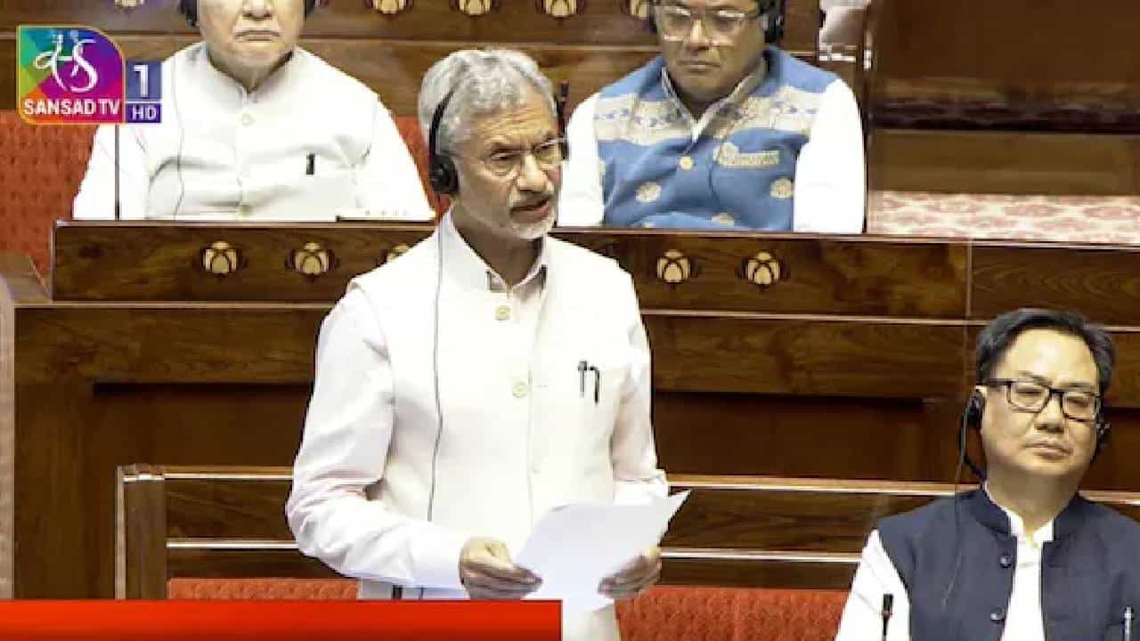 ಸ್ಪೀಕರ್ ಅವಿಶ್ವಾಸ ನಿರ್ಣಯದ ನಡುವೆಯೇ ಪಶ್ಚಿಮ ಏಷ್ಯಾ ಬಿಕ್ಕಟ್ಟಿನ ಕುರಿತು ರಾಜ್ಯಸಭೆಗೆ ವಿವರ ಕೊಟ್ಟ ಜೈಶಂಕರ್ ಸ್ಪೀಕರ್ ಅವಿಶ್ವಾಸ ನಿರ್ಣಯದ ನಡುವೆಯೇ ಪಶ್ಚಿಮ ಏಷ್ಯಾ ಬಿಕ್ಕಟ್ಟಿನ ಕುರಿತು ರಾಜ್ಯಸಭೆಗೆ ವಿವರ ಕೊಟ್ಟ ಜೈಶಂಕರ್