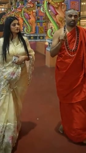 ಹಂಗರಹಳ್ಳಿ ಮಠಕ್ಕೆ ಭೇಟಿ ನೀಡಿದ ಬಿಗ್​​ಬಾಸ್ ಜಾನ್ಹವಿ: ವಿಡಿಯೋ ನೋಡಿ