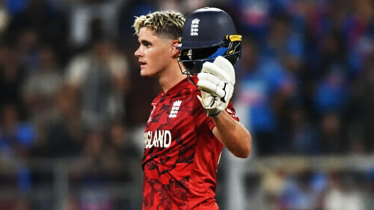 ಮುಂಬೈನ ವಾಂಖೆಡೆ ಸ್ಟೇಡಿಯಂನಲ್ಲಿನ ನಡೆದ ಭಾರತದ ವಿರುದ್ಧದ ಸೆಮಿಫೈನಲ್ ಪಂದ್ಯದಲ್ಲಿ ಇಂಗ್ಲೆಂಡ್ ತಂಡದ ಯುವ ದಾಂಡಿಗ ಜೇಕಬ್ ಬೆಥೆಲ್ (Jacob bethell) ಭರ್ಜರಿ ಶತಕ ಸಿಡಿಸಿದ್ದಾರೆ. ಈ ಶತಕದೊಂದಿಗೆ ಬೆಥೆಲ್ ಕ್ರಿಕೆಟ್ ಇತಿಹಾಸದಲ್ಲೇ ಯಾರೂ ಸಹ ಮಾಡದ ವಿಶೇಷ ವಿಶ್ವ ದಾಖಲೆಯನ್ನು ತಮ್ಮದಾಗಿಸಿಕೊಂಡಿದ್ದಾರೆ.
