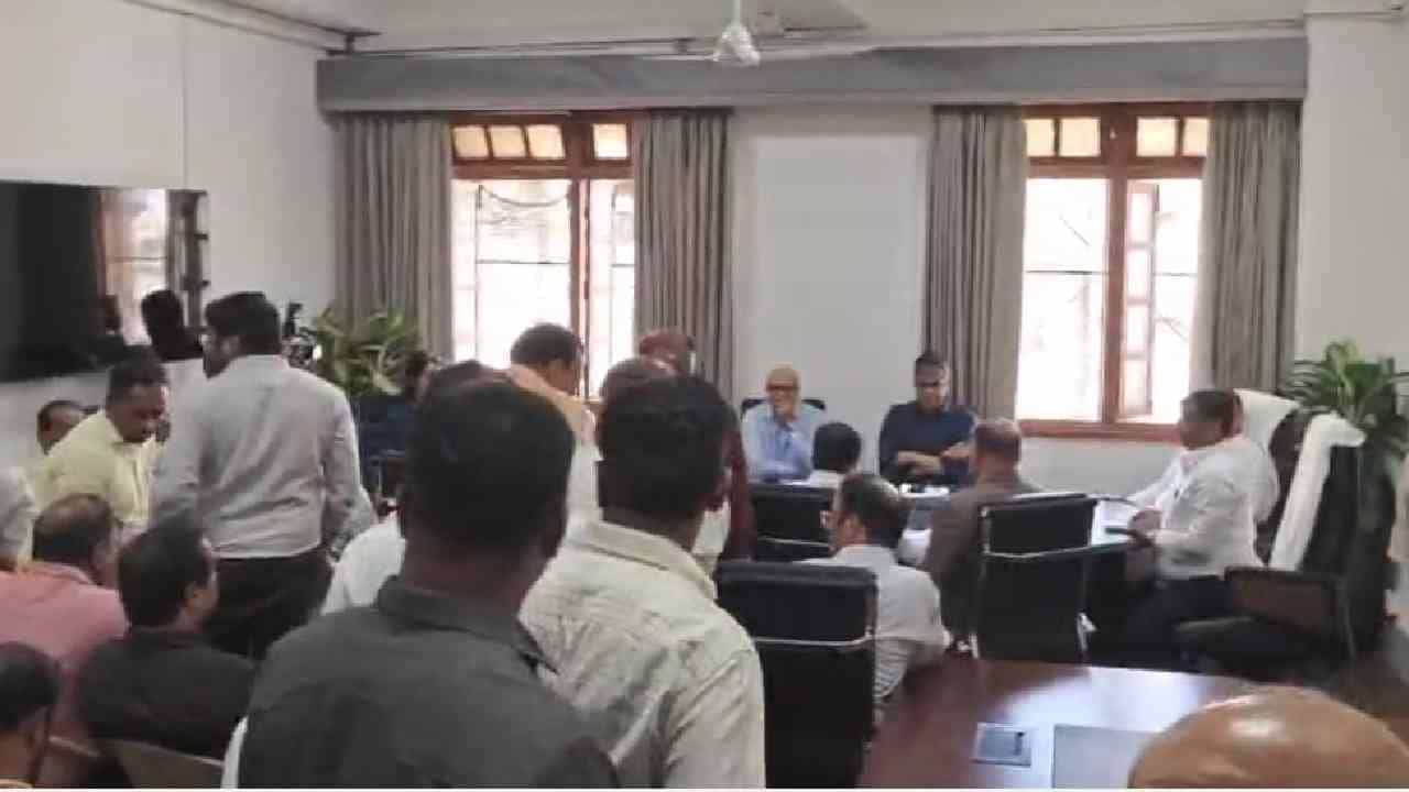 ಸಂಧಾನ ಯಶಸ್ವಿ: ಮುಷ್ಕರ ಹಿಂಪಡೆದ ವೈದ್ಯರು, ನಿಟ್ಟುಸಿರುಬಿಟ್ಟ ರೋಗಿಗಳು ಸಂಧಾನ ಯಶಸ್ವಿ: ಮುಷ್ಕರ ಹಿಂಪಡೆದ ವೈದ್ಯರು, ನಿಟ್ಟುಸಿರುಬಿಟ್ಟ ರೋಗಿಗಳು