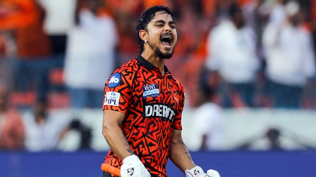 ಪ್ಯಾಟ್ ಕಮ್ಮಿನ್ಸ್ ಇಂಜುರಿಯಿಂದಾಗಿ ಸನ್‌ರೈಸರ್ಸ್ ಹೈದರಾಬಾದ್ ತಂಡದ ನಾಯಕ ಬದಲಾಗುವುದು ಈ ಮೊದಲೇ ಖಚಿತವಾಗಿತ್ತು. ಅದರಂತೆ ತಂಡದ ಯುವ ಸ್ಫೋಟಕ ಆರಂಭಿಕ ಬ್ಯಾಟ್ಸ್‌ಮನ್ ಅಭಿಷೇಕ್ ಶರ್ಮಾಗೆ ನಾಯಕತ್ವ ಸಿಗಬಹುದು ಎಂದು ಹೇಳಲಾಗುತ್ತಿತ್ತು. ಆದರೆ ಅದೆಲ್ಲವನ್ನು ಸುಳ್ಳು ಮಾಡಿರುವ ಸನ್‌ರೈಸರ್ಸ್ ಆಡಳಿತ ಮಂಡಳಿ ಇಶಾನ್ ಕಿಶನ್​ಗೆ ನಾಯಕತ್ವದ ಪಟ್ಟ ಕಟ್ಟಿದೆ.