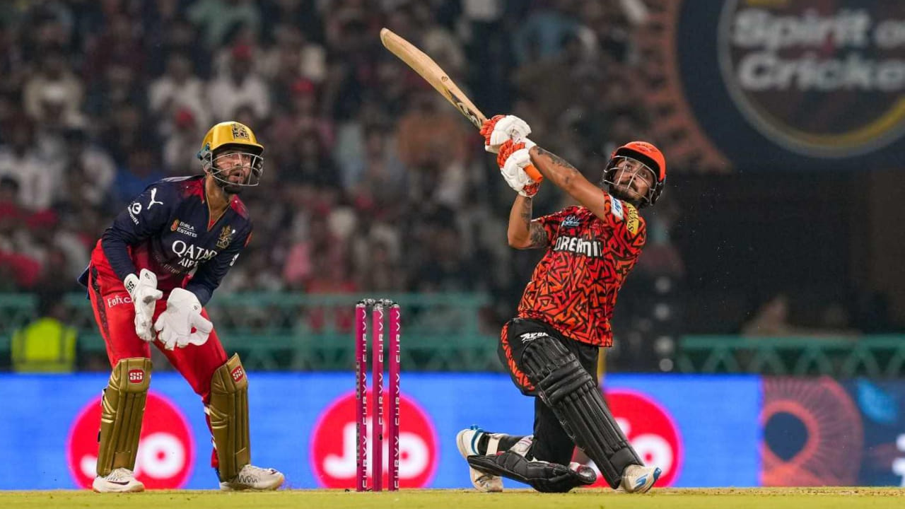 ಸನ್‌ರೈಸರ್ಸ್ ಹೈದರಾಬಾದ್ ತಂಡದ ನೂತನ ನಾಯಕನಾಗಿ ಆಯ್ಕೆಯಾಗಿರುವ ಇಶಾನ್ ಕಿಶನ್ ತಮ್ಮ ನಾಯಕತ್ವದಲ್ಲಿ ಮಾರ್ಚ್ 28 ರಂದು ಹಾಲಿ ಚಾಂಪಿಯನ್ ರಾಯಲ್ ಚಾಲೆಂಜರ್ಸ್ ಬೆಂಗಳೂರು ತಂಡವನ್ನು ಎದುರಿಸಲಿದ್ದಾರೆ. ಇತ್ತೀಚಿನ ಟಿ20 ವಿಶ್ವಕಪ್‌ನಲ್ಲಿ ಭಾರತದ ಗೆಲುವಿನಲ್ಲಿ ಪ್ರಮುಖ ಪಾತ್ರ ವಹಿಸಿದ್ದ ಇಶಾನ್ ಅವರಿಗೆ ನಾಯಕತ್ವದ ಅನುಭವ ಹೆಚ್ಚಿಲ್ಲ. ಆದಾಗ್ಯೂ, ಕೆಲವೇ ತಿಂಗಳುಗಳ ಹಿಂದೆ, ಅವರು ಜಾರ್ಖಂಡ್ ತಂಡವನ್ನು ಸೈಯದ್ ಮುಷ್ತಾಕ್ ಅಲಿ ಟಿ20 ಟ್ರೋಫಿಯಲ್ಲಿ ಮೊದಲ ಬಾರಿಗೆ ಪ್ರಶಸ್ತಿಗೆ ಕೊಂಡೊಯ್ದಿದ್ದರು. 