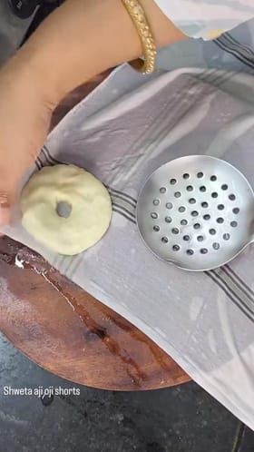 ಈ ಟ್ರಿಕ್ಸ್ ಅನುಸರಿಸಿದ್ರೆ ವಡೆ ಪರ್ಫೆಕ್ಟ್ ಆಗಿ ಬರುತ್ತೆ