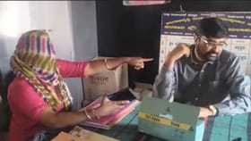 ಶಾಲೆ ಮುಂದೆ ಮುಖ್ಯ ಶಿಕ್ಷಕನ ಎರಡನೇ ಪತ್ನಿಯ ಹೈಡ್ರಾಮಾ