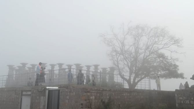 ಬೇಸಿಗೆಯಲ್ಲೂ ಕಾಶ್ಮೀರದಂತೆ ಕಂಡ ಕೊಪ್ಪಳ: ಎಲ್ಲೆಡೆ ಮಂಜೋ ಮಂಜು