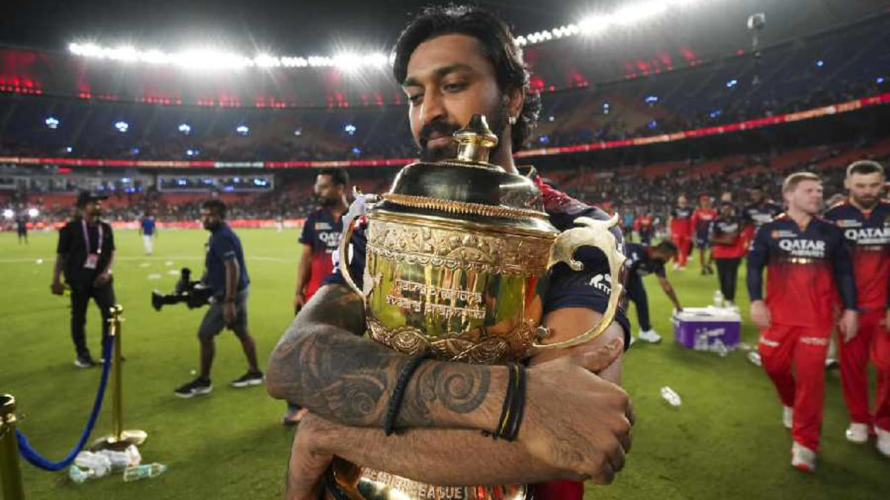 ರೋಹಿತ್ ಶರ್ಮಾ ನಂತರ ಎರಡನೇ ಸ್ಥಾನದಲ್ಲಿರುವ ಆಲ್‌ರೌಂಡರ್ ಕೃನಾಲ್ ಪಾಂಡ್ಯ ಕೂಡ ಐಪಿಎಲ್‌ ಫೈನಲ್​ಗಳಲ್ಲಿ ಅತಿ ಹೆಚ್ಚು ಗೆಲುವು ಸಾಧಿಸಿದ ದಾಖಲೆಯನ್ನು ಹೊಂದಿದ್ದಾರೆ. ಅವರು ನಾಲ್ಕು ಬಾರಿ ಐಪಿಎಲ್ ಫೈನಲ್‌ನಲ್ಲಿ ಆಡಿದ್ದು ಪ್ರತಿ ಬಾರಿಯೂ ಗೆದ್ದಿದ್ದಾರೆ.