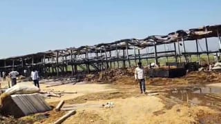 ರಾಯಚೂರು: ಬೆಂಕಿ ಅವಘಡಕ್ಕೆ 700 ಕುರಿಗಳ ಸಮೇತ ಶೆಡ್ ಸುಟ್ಟು ಭಸ್ಮ; ಗರ್ಭದಲ್ಲೇ ಮರಿಗಳ ಮಾರಣ ಹೋಮ