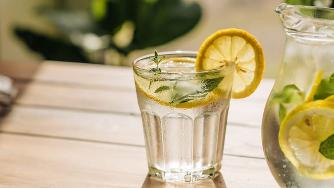 ನಿಂಬೆ ನೀರು ನಿಜವಾಗಿಯೂ ದೇಹದಿಂದ ವಿಷಹೊರಹಾಕಲು ಸಹಾಯ ಮಾಡುತ್ತದೆಯೇ?