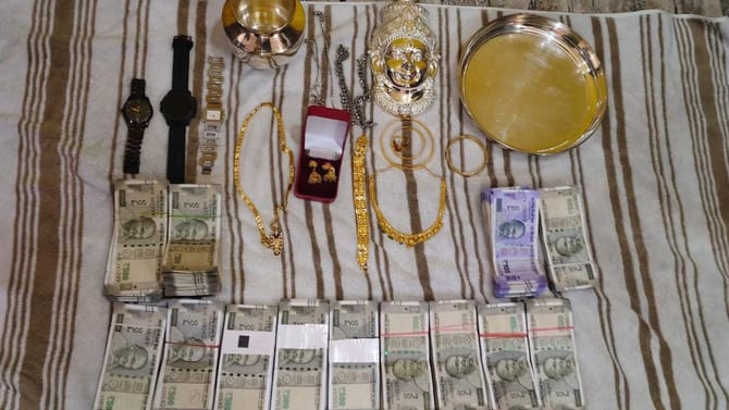 ಲೋಕಾಯುಕ್ತ ಭರ್ಜರಿ ಬೇಟೆ: ಸರ್ಕಾರಿ ಅಧಿಕಾರಿಗಳ ಬಳಿ ಸಂಪತ್ತಿನ ಕೋಟೆ ಬಯಲು