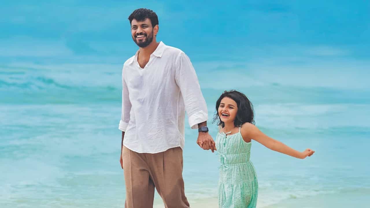 ಭಾನುವಾರ ಭರ್ಜರಿ ಗಳಿಕೆ ಮಾಡಿದ ‘ಲವ್ ಮಾಕ್ಟೇಲ್ 3’ ಸಿನಿಮಾ; ಒಟ್ಟಾರೆ ಕಲೆಕ್ಷನ್ ಎಷ್ಟು? ಭಾನುವಾರ ಭರ್ಜರಿ ಗಳಿಕೆ ಮಾಡಿದ ‘ಲವ್ ಮಾಕ್ಟೇಲ್ 3’ ಸಿನಿಮಾ; ಒಟ್ಟಾರೆ ಕಲೆಕ್ಷನ್ ಎಷ್ಟು?