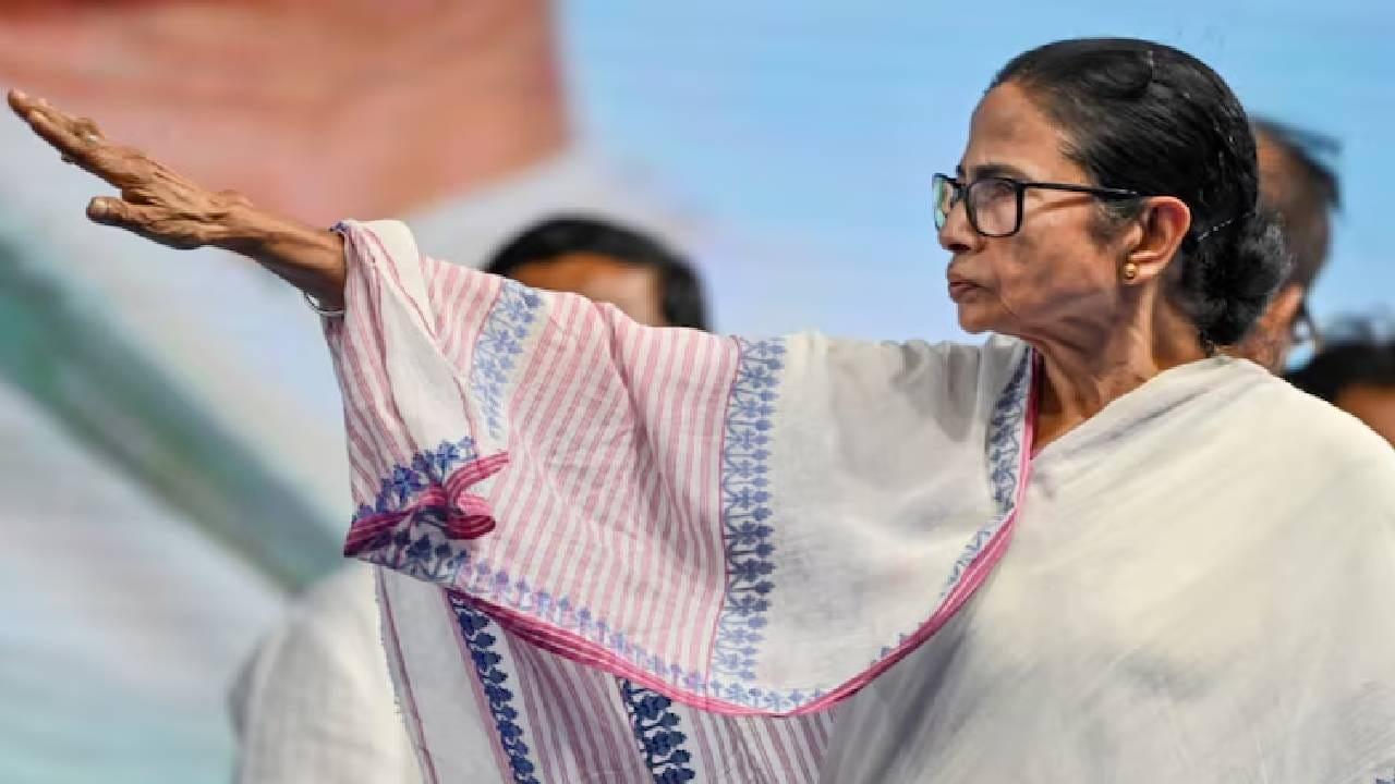 ಡಾರ್ಜಿಲಿಂಗ್​​ನಲ್ಲಿ ರಾಷ್ಟ್ರಪತಿ ಮುರ್ಮು ಕಾರ್ಯಕ್ರಮದಲ್ಲಿ ಶಿಷ್ಟಾಚಾರ ಉಲ್ಲಂಘನೆ, ವರದಿ ಕೇಳಿದ ಗೃಹ ಕಾರ್ಯದರ್ಶಿ