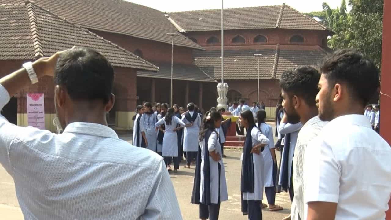 ಬಜೆಟ್‌ನಲ್ಲಿ ಕಾಲೇಜು ಚುನಾವಣೆ ಘೋಷಣೆ ಮಾಡಿದ್ದೇ ತಡ ಮಂಗಳೂರು ಕಾಲೇಜು ವಿದ್ಯಾರ್ಥಿಗಳ ನಡುವೆ ಬಿಗ್​​ ಫೈಟ್