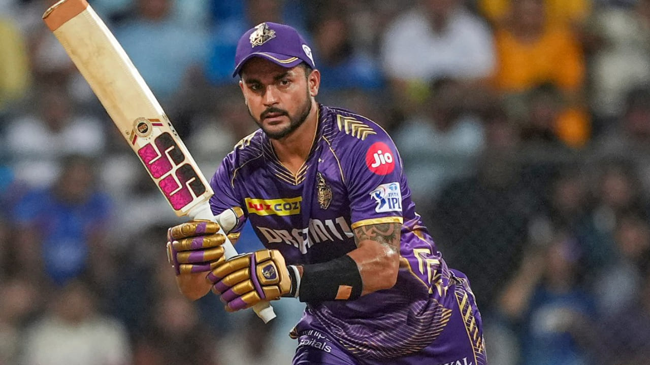 ಮನೀಶ್ ಪಾಂಡೆ; ಕಳೆದ 18 ಐಪಿಎಲ್ ಆವೃತ್ತಿಗಳಲ್ಲಿ ಆಡಿರುವ ಕೆಲವೇ ಕೆಲವು ಆಟಗಾರರ ಪಟ್ಟಿಯಲ್ಲಿ ಮನೀಶ್ ಪಾಂಡೆ ಕೂಡ ಒಬ್ಬರು. 2025 ರ ಮೆಗಾ ಹರಾಜಿನಲ್ಲಿ ಮನೀಶ್ಗೆ 75 ಲಕ್ಷ ರೂ. ನೀಡಿ ಕೋಲ್ಕತ್ತಾ ನೈಟ್ ರೈಡರ್ಸ್ ತಂಡ ಖರೀದಿ ಮಾಡಿತ್ತು. ಈ ಆವೃತ್ತಿಯಲ್ಲೂ ಅವರನ್ನು ಉಳಿಸಿಕೊಂಡಿರುವ ಕೆಕೆಆರ್ ಆಡುವ ಹನ್ನೊಂದರ ಬಳಗದಲ್ಲಿ ಅವಕಾಶ ನೀಡುತ್ತಾ ಕಾದು ನೋಡಬೇಕಿದೆ.