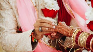 ಅಗತ್ಯ ಸರಕುಗಳ ಕಾಯ್ದೆ ಎಂದರೇನು? ಎಲ್​ಪಿಜಿ, ಪೈಪ್ಡ್ ಗ್ಯಾಸ್, ಸಿಎನ್​ಜಿ ಸರಬರಾಜು ಖಾತ್ರಿಪಡಿಸಲು ಸರ್ಕಾರದ ಸೂತ್ರವೇನು? ಇಲ್ಲಿದೆ ಡೀಟೇಲ್ಸ್