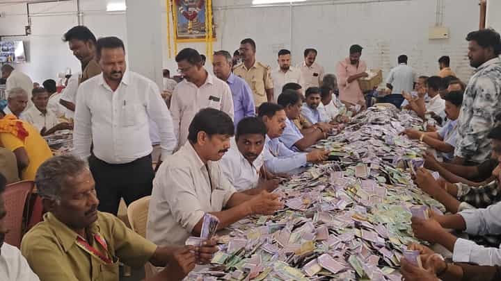 ಉಘೇ ಉಘೇ ಮಾದಪ್ಪ: ಮಾದಪ್ಪನ ಸನ್ನಿಧಿಯಲ್ಲಿ ಕೇವಲ 23 ದಿನಗಳಲ್ಲಿ 2.33 ಕೋಟಿ ರೂ. ಹುಂಡಿ ಹಣ ಸಂಗ್ರಹ! ಉಘೇ ಉಘೇ ಮಾದಪ್ಪ: ಮಾದಪ್ಪನ ಸನ್ನಿಧಿಯಲ್ಲಿ ಕೇವಲ 23 ದಿನಗಳಲ್ಲಿ 2.33 ಕೋಟಿ ರೂ. ಹುಂಡಿ ಹಣ ಸಂಗ್ರಹ!