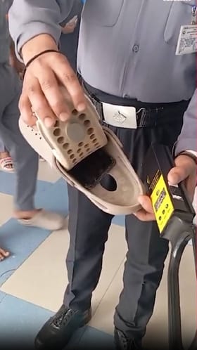 ಪರೀಕ್ಷೆ ಹಾಲ್​ಗೆ ಹೀಗೂ ಫೋನ್ ತೆಗೆದುಕೊಂಡು ಹೋಗಬಹುದು ನೋಡಿ