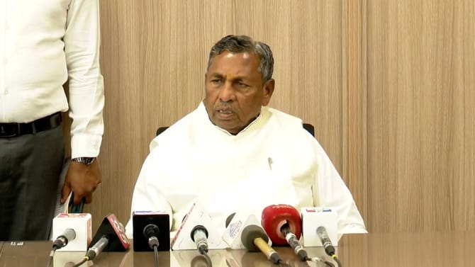 ಹೋಟೆಲ್​​ ಮಾಲೀಕರಿಗೆ ಗುಡ್​​ನ್ಯೂಸ್​​ ಕೊಟ್ಟ ಸಚಿವ ಮುನಿಯಪ್ಪ