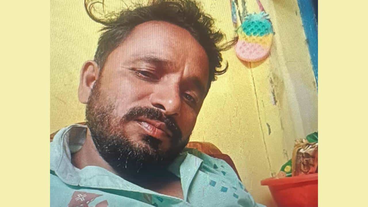 ಹಣದಾಸೆಗೆ ಗೆಳೆಯನ ಕೊಲೆ: ಸ್ನೇಹಿತನ ದುಡ್ಡಲ್ಲೇ 2ನೇ ಪತ್ನಿಗೆ ಟಿವಿ ಗಿಫ್ಟ್ ನೀಡಿದ್ದ ಆಸಾಮಿ ಅರೆಸ್ಟ್ ಹಣದಾಸೆಗೆ ಗೆಳೆಯನ ಕೊಲೆ: ಸ್ನೇಹಿತನ ದುಡ್ಡಲ್ಲೇ 2ನೇ ಪತ್ನಿಗೆ ಟಿವಿ ಗಿಫ್ಟ್ ನೀಡಿದ್ದ ಆಸಾಮಿ ಅರೆಸ್ಟ್