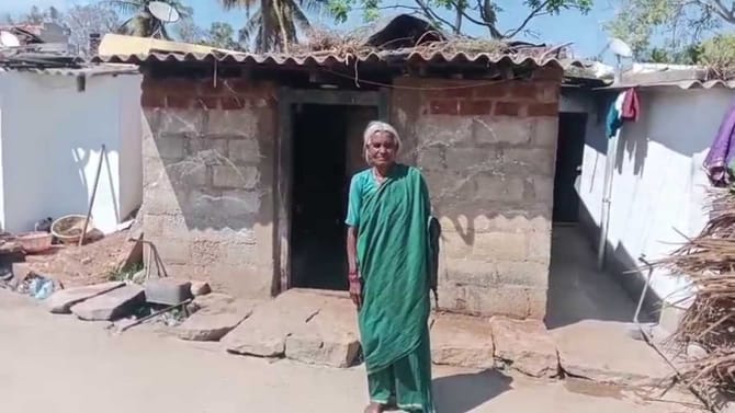 20 ವರ್ಷಗಳಿಂದ ಸೂರಿಲ್ಲದೆ ಬದುಕುತ್ತಿರುವ ಕುಟುಂಬ!