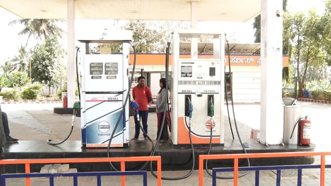 ಫಿಲ್ಮಿ ಸ್ಟೈಲ್​ನಲ್ಲಿ ಪೆಟ್ರೋಲ್​​ ಬಂಕ್ ಸಿಬ್ಬಂದಿ​ ದೋಚಿದ್ದವರು ಅರೆಸ್ಟ್​