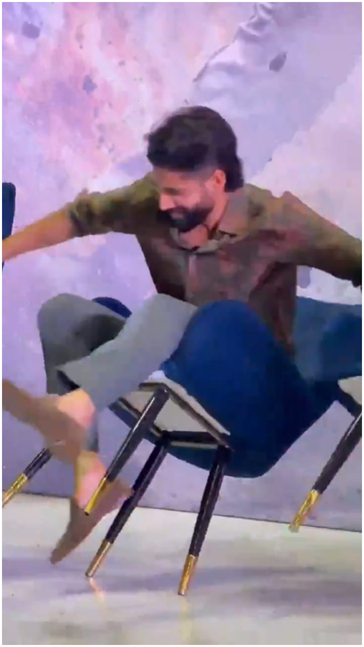 ವೇದಿಕೆಯಲ್ಲಿ ಜಾರಿಬಿದ್ದ ನಾಗ ಚೈತನ್ಯ