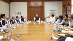 ಎಲ್​ಪಿಜಿ, ಪೆಟ್ರೋಲ್ ಪರಿಸ್ಥಿತಿ ಅವಲೋಕಿಸಲು ಪಿಎಂ ಸಭೆ