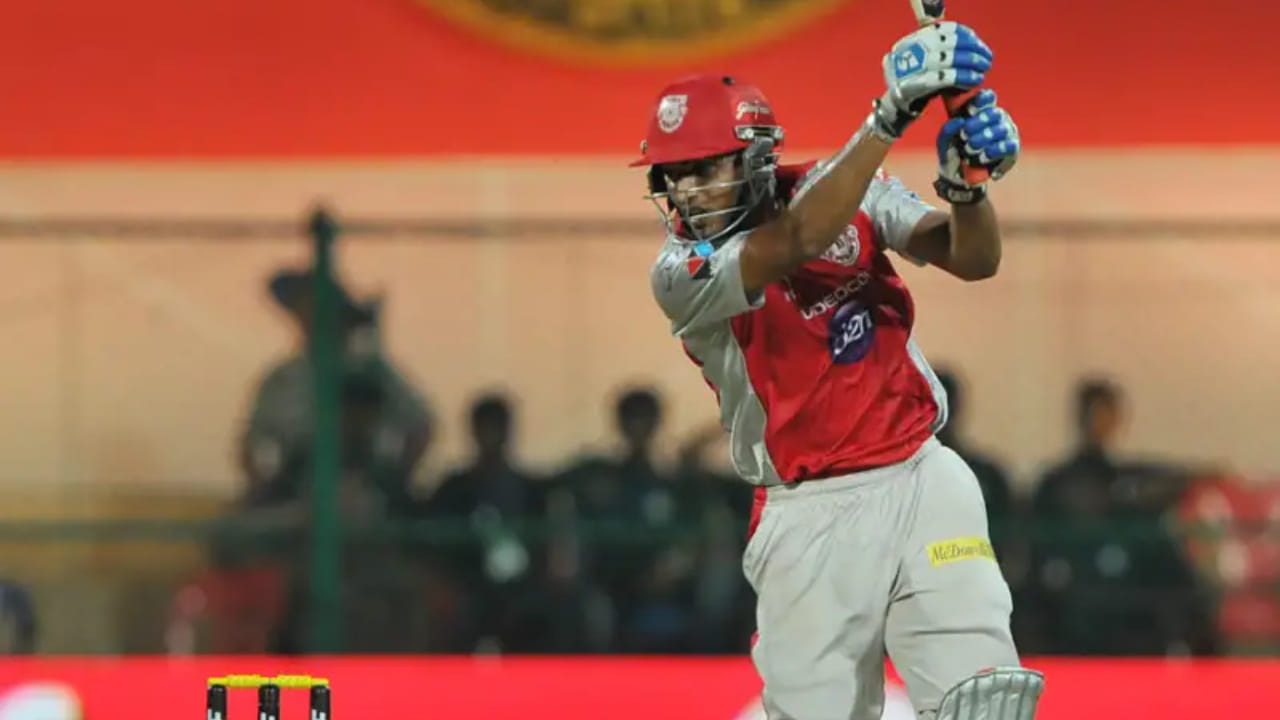 2012 ರ ಐಪಿಎಲ್​ನಲ್ಲಿ ಪಂಜಾಬ್ ಕಿಂಗ್ಸ್ ಪರ ಆಡಿದ್ದ ವಿಕೆಟ್ ಕೀಪರ್-ಬ್ಯಾಟ್ಸ್‌ಮನ್ ನಿತಿನ್ ಸೈನಿ ಕೂಡ ಐಪಿಎಲ್‌ನಲ್ಲಿ ಒಮ್ಮೆಯೂ ಸಿಕ್ಸರ್ ಬಾರಿಸಲಿಲ್ಲ. ಈ ಲೀಗ್​ನಲ್ಲಿ ೧೦ ಪಂದ್ಯಗಳನ್ನಾಡಿರುವ ಸೈನಿ 140 ರನ್ ಬಾರಿಸಿದ್ದು, ಇವರು ಕೂಡ ಸಿಕ್ಸರ್ ಖಾತೆ ತೆರೆದಿಲ್ಲ.