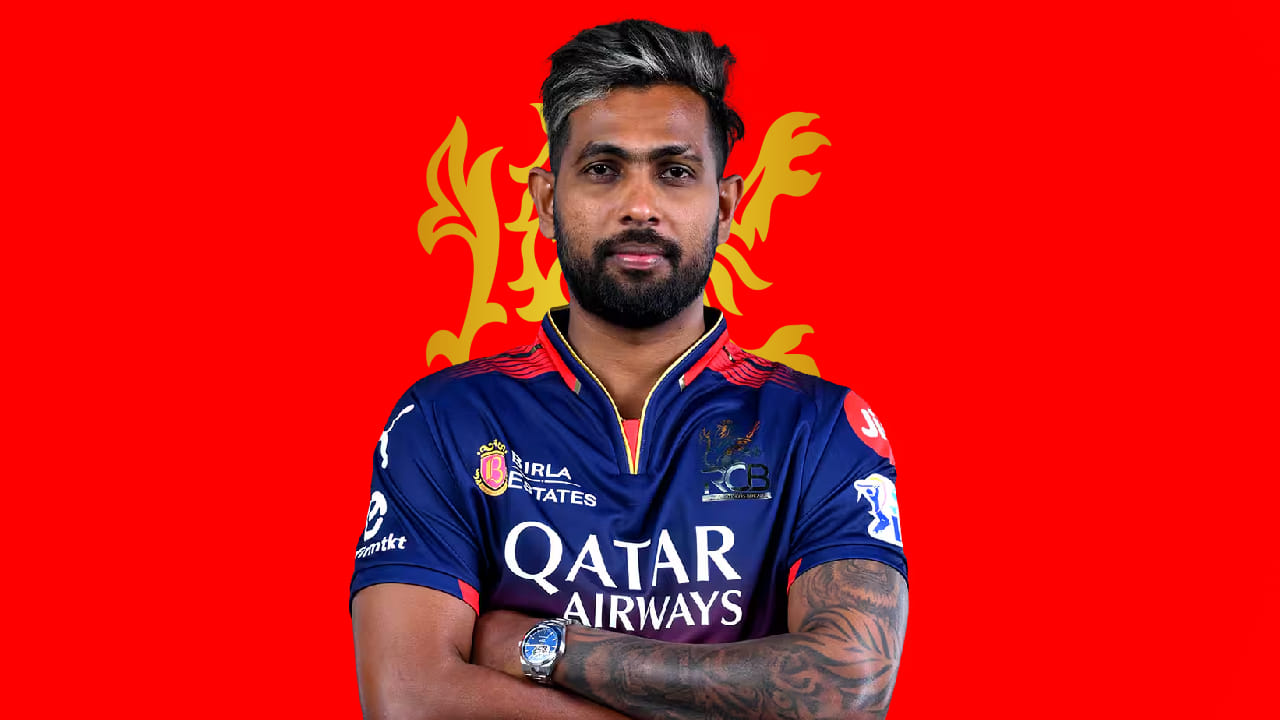 ನುವಾನ್ ತುಷಾರ: ಆರ್ಸಿಬಿ ತಂಡದಲ್ಲಿರುವ ಶ್ರೀಲಂಕಾದ ವೇಗದ ಬೌಲರ್ ನುವಾನ್ ತುಷಾರ ಇನ್ನೂ ಸಹ ಬೆಂಗಳೂರಿಗೆ ಬಂದಿಲ್ಲ. ಹೀಗಾಗಿ ಎಸ್ಆರ್ಹೆಚ್ ವಿರುದ್ಧದ ಪಂದ್ಯಕ್ಕೆ ಅವರು ಸಹ ಅಲಭ್ಯರಾಗಲಿದ್ದಾರೆ. ಫಿಟ್ನೆಸ್ ಸಮಸ್ಯೆಯಿಂದ ಬಳಲುತ್ತಿರುವ ನುವಾನ್ಗೆ ಶ್ರೀಲಂಕಾ ಕ್ರಿಕೆಟ್ ಬೋರ್ಡ್ ಐಪಿಎಲ್ ಆಡಲು ಇನ್ನೂ ಸಹ ಎನ್ಒಸಿ ನೀಡಿಲ್ಲ. ಅಂದರೆ ಶ್ರೀಲಂಕಾ ಕ್ರಿಕೆಟ್ ಬೋರ್ಡ್ ನಡೆಸುವ ಫಿಟ್ನೆಸ್ ಟೆಸ್ಟ್ನಲ್ಲಿ ಪಾಸಾದರೆ ಮಾತ್ರ ಅವರಿಗೆ ಐಪಿಎಲ್ನಲ್ಲಿ ಆಡಲು ಅವಕಾಶ ಸಿಗಲಿದೆ.