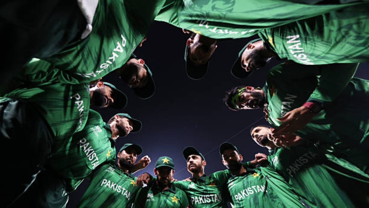 ಪಾಕಿಸ್ತಾನ್ ತಂಡವು 2007, 2009, 2010, 2012, 2021 ಮತ್ತು 2022 ರ ಟಿ20 ವಿಶ್ವಕಪ್ನಲ್ಲಿ ಸೆಮಿಫೈನಲ್ ಪಂದ್ಯವಾಡುವ ಮೂಲಕ ಈ ವಿಶ್ವ ದಾಖಲೆ ನಿರ್ಮಿಸಿದ್ದರು. ಅಂದರೆ ಪಾಕ್ ಪಡೆ ಟಿ20 ವಿಶ್ವಕಪ್ನಲ್ಲಿ 6 ಬಾರಿ ಸೆಮಿಫೈನಲ್ ಪಂದ್ಯಗಳನ್ನಾಡಿದೆ.