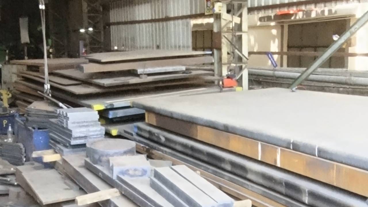 ಪೀಣ್ಯ ಇಂಡಸ್ಟ್ರಿಗೂ ತಟ್ಟಿದ ಗ್ಯಾಸ್ ​ಎಫೆಕ್ಟ್: ಕೆಲಸವಿಲ್ಲದೇ ಕೈಕಟ್ಟಿ ಕುಳಿತ ಕಾರ್ಮಿಕರು; ಕೋಟ್ಯಂತರ ರೂ ನಷ್ಟ