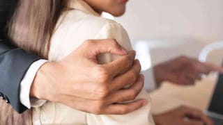 ವಿಮಾನಗಳು ರದ್ದಾಗಿದ್ರೂ ಯುದ್ಧ ಭೂಮಿಯಿಂದ ಬೆಂಗಳೂರಿಗೆ ಬಂದಿಳಿದ ಶಾಸಕ: ಬಂದಿದ್ಹೇಗೆ ಗೊತ್ತಾ?