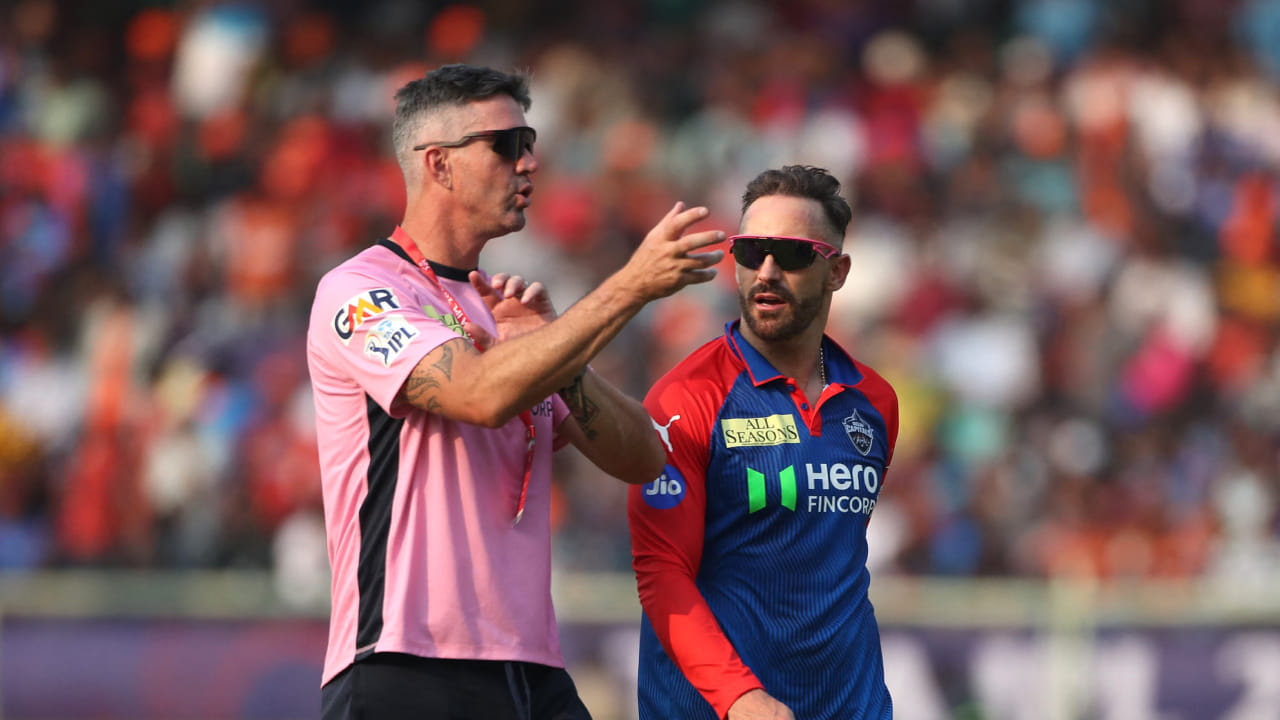 ಕಳೆದ ವರ್ಷವಷ್ಟೇ ದೆಹಲಿ ತಂಡದ ಮಾರ್ಗದರ್ಶಕರಾಗಿ ಆಯ್ಕೆಯಾಗಿದ್ದ ಕೆವಿನ್ ಪೀಟರ್ಸನ್ ಮಾರ್ಚ್ 14 ರಂದು ಸಾಮಾಜಿಕ ಮಾಧ್ಯಮ ಪೋಸ್ಟ್‌ನಲ್ಲಿ ಈ ಘೋಷಣೆ ಮಾಡಿದ್ದಾರೆ. ಕುತೂಹಲಕಾರಿಯಾಗಿ, ಅವರು ಹಿಂದಿಯಲ್ಲಿ ಪೋಸ್ಟ್ ಬರೆದಿದ್ದು, ಈ ಬಾರಿ ಕೆಲಸಕ್ಕೆ ಹೆಚ್ಚು ಸಮಯ ವಿನಿಯೋಗಿಸಲು ಸಾಧ್ಯವಿಲ್ಲ ಎಂದಿದ್ದಾರೆ. 