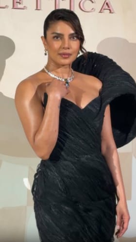 ಫ್ಯಾಷನ್ ಶೋನಲ್ಲಿ ಮಿರಿ-ಮಿರಿ ಮಿಂಚಿದ ನಟಿ ಪ್ರಿಯಾಂಕಾ ಚೋಪ್ರಾ