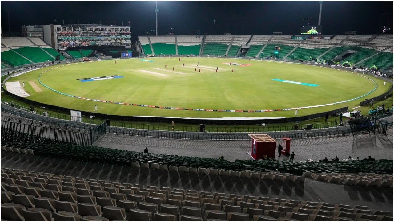 ಪಾಕಿಸ್ತಾನ್ ಸೂಪರ್ ಉದ್ಘಾಟನಾ ಪಂದ್ಯ ನೋಡಲು ಒಬ್ಬರೂ ಬರಲಿಲ್ಲ