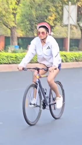 ಸೈಕಲಿಂಗ್, ರನ್ನಿಂಗ್: ಫಿಟ್ ಇಂಡಿಯಾ ಕಾರ್ಯಕ್ರಮದಲ್ಲಿ ರಾಗಿಣಿ ದ್ವಿವೇದಿ