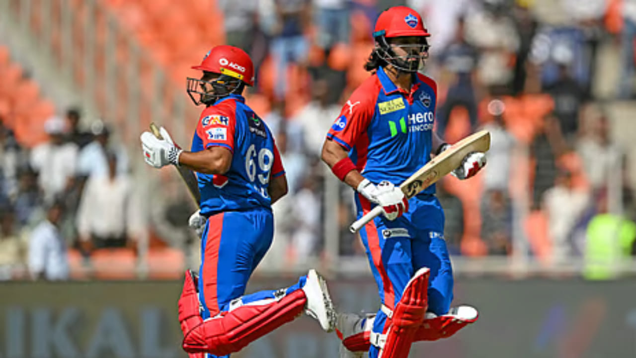 19ನೇ ಆವೃತ್ತಿಯ ಐಪಿಎಲ್ ಮಾರ್ಚ್ 28 ರಂದು ಆರಂಭವಾಗುತ್ತಿದೆ. ಇದರೊಂದಿಗೆ ಒಂದು ಟ್ರೋಫಿ ಗೆಲ್ಲುವ ಸಲುವಾಗಿ 10 ತಂಡಗಳು ಮೈದಾನದಲ್ಲಿ ಹೋರಾಟ ನೀಡಲಿವೆ. ಈ 10 ತಂಡಗಳಲ್ಲಿ ದೇಶ, ವಿದೇಶಗಳ 200 ಕ್ಕೂ ಅಧಿಕ ಪ್ರತಿಭಾನಿತ್ವ ಕ್ರಿಕೆಟಿಗರು ತಮ್ಮ ತಂಡವನ್ನು ಚಾಂಪಿಯನ್ ಮಾಡುವ ಸಲುವಾಗಿ ಸಾಕಷ್ಟು ಬೆವರು ಹರಿಸಲಿದ್ದಾರೆ. ಈ 200 ಕ್ಕೂ ಅಧಿಕ ಆಟಗಾರರ ಪಟ್ಟಿಯಲ್ಲಿ ಕರ್ನಾಟಕದಿಂದ ಆಯ್ಕೆಯಾಗಿರುವ ಆಟಗಾರರು ಎಷ್ಟು ಮಂದಿ? ಅವರುಗಳಲ್ಲಿ ಯಾರ್ಯಾರು ಯಾವ ತಂಡದ ಪರ ಆಡಲಿದ್ದಾರೆ? ಇದರಲ್ಲಿ ಎಷ್ಟು ಆಟಗಾರರಿಗೆ ಆಡುವ ಹನ್ನೊಂದರ ಬಳಗದಲ್ಲಿ ಅವಕಾಶ ಸಿಗಲಿದೆ ಎಂಬುದನ್ನು ನೋಡುವುದಾದರೆ..