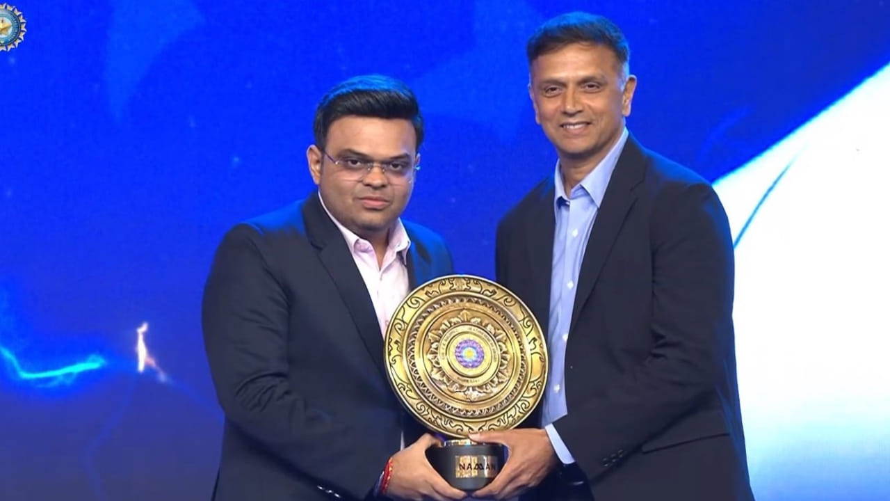 BCCI Awards: ಕನ್ನಡಿಗ ರಾಹುಲ್ ದ್ರಾವಿಡ್ಗೆ ಜೀವಮಾನ ಸಾಧನೆ ಪ್ರಶಸ್ತಿ ಪ್ರಧಾನ BCCI Awards: ಕನ್ನಡಿಗ ರಾಹುಲ್ ದ್ರಾವಿಡ್ಗೆ ಜೀವಮಾನ ಸಾಧನೆ ಪ್ರಶಸ್ತಿ ಪ್ರಧಾನ
