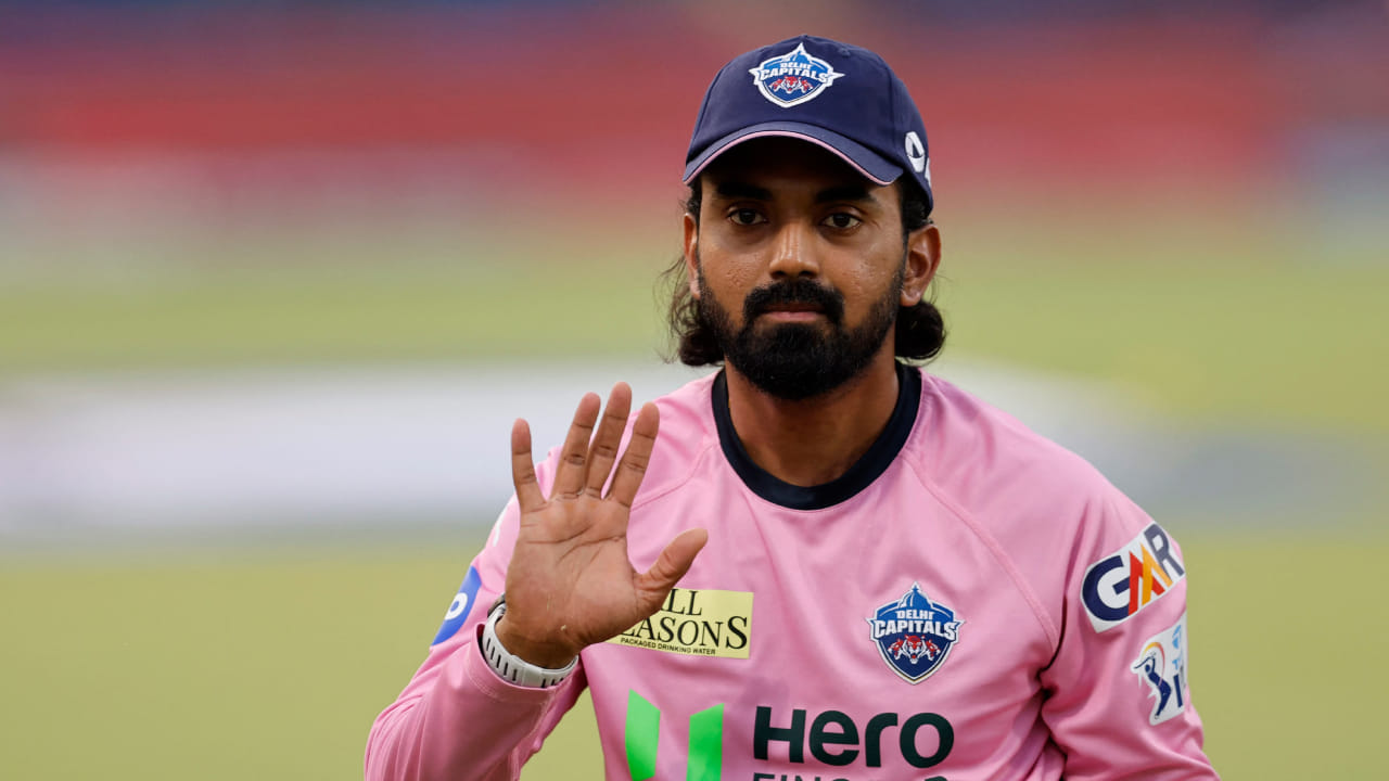 ರಣಜಿ ಅಂಗಳದಲ್ಲಿ ಕರ್ನಾಟಕ ತಂಡವನ್ನು ಫೈನಲ್​ಗೆ ಕೊಂಡೊಯ್ಯುವಲ್ಲಿ ಪ್ರಮುಖ ಪಾತ್ರವಹಿಸಿದ್ದ ಕನ್ನಡಿಗ ಕೆಎಲ್ ರಾಹುಲ್ ಇದೀಗ ಐಪಿಎಲ್‌ನಲ್ಲಿ ಅಬ್ಬರಿಸಲು ಸಜ್ಜಾಗಿದ್ದಾರೆ. ಈ ಮಿಲಿಯನ್ ಡಾಲರ್ ಟೂರ್ನಿಯಲ್ಲಿ ಡೆಲ್ಲಿ ಕ್ಯಾಪಿಟಲ್ಸ್ ತಂಡವನ್ನು ಪ್ರತಿನಿಧಿಸುತ್ತಿರುವ ಕೆಎಲ್ ರಾಹುಲ್, ಈ ಬಾರಿಯ ಐಪಿಎಲ್‌ನಲ್ಲಿ ಡೆಲ್ಲಿ ತಂಡದಲ್ಲಿ ಹೊಸ ಪಾತ್ರವನ್ನು ನಿರ್ವಹಿಸಲಿದ್ದಾರೆ.