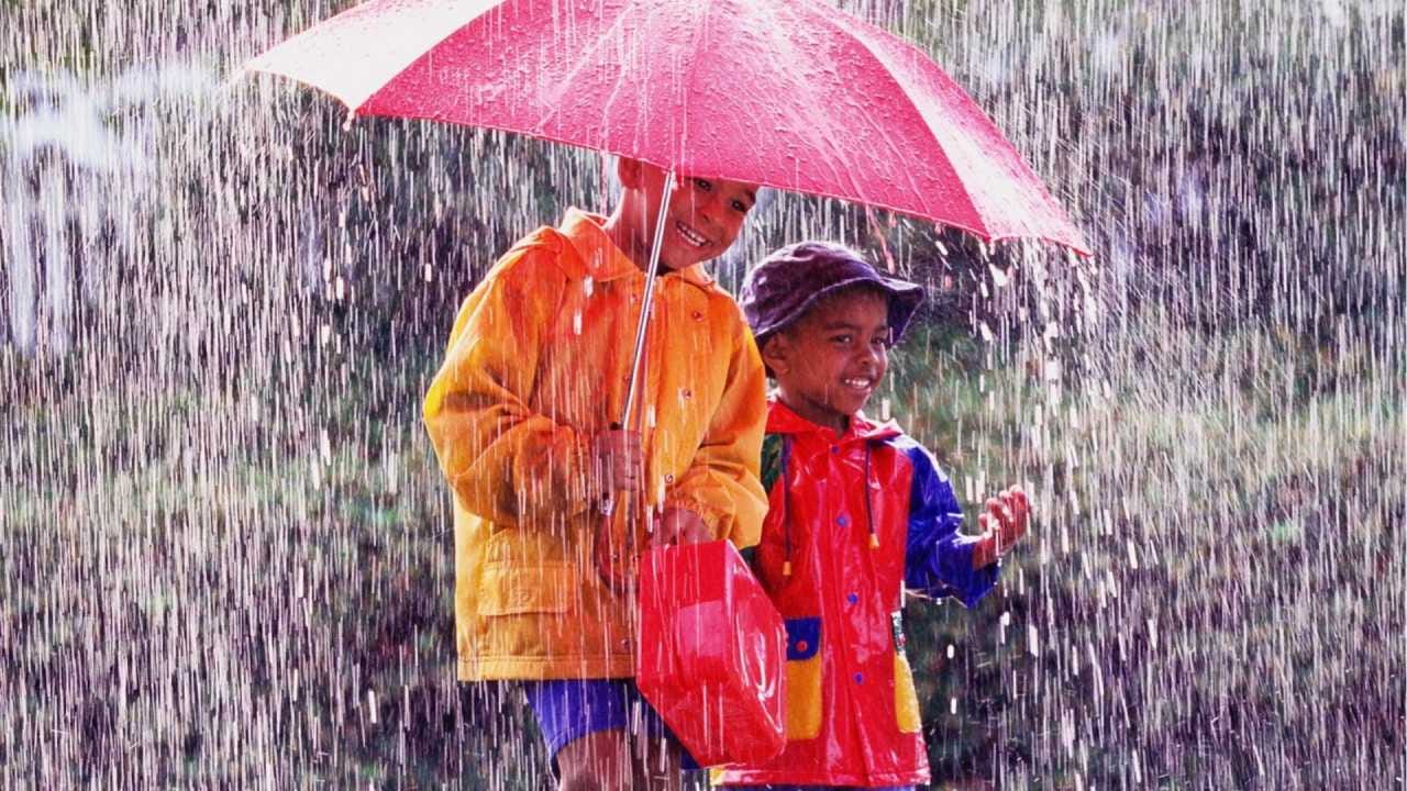 ಕರ್ನಾಟಕ ಹವಾಮಾನ ವರದಿ: ಮಳೆರಾಯನ ಅವಾಂತರಕ್ಕೆ ಹಾರಿ ಹೋಯ್ತು ಸೂರು! 20ಕ್ಕೂ ಹೆಚ್ಚು ಜಿಲ್ಲೆಗಳಿಗೆ ಎಲ್ಲೋ ಎಚ್ಚರಿಕೆ