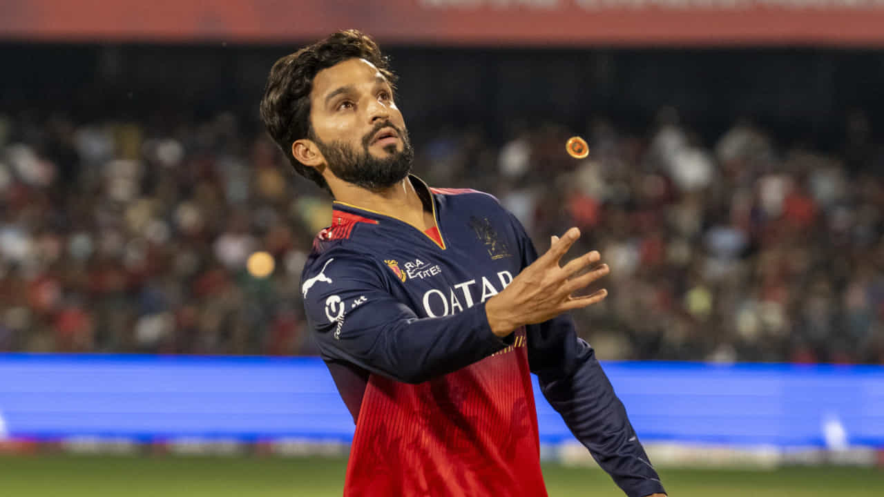 RCB vs SRH Playing XI: ಟಾಸ್ ಗೆದ್ದ ಆರ್​ಸಿಬಿ; ಮೊದಲ ಪಂದ್ಯಕ್ಕೆ ಇಬ್ಬರ ಪಾದಾರ್ಪಣೆ