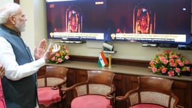 ಅಯೋಧ್ಯೆಯಲ್ಲಿ ಬಾಲರಾಮನ ಹಣೆಗೆ ಸೂರ್ಯ ತಿಲಕ, ಕಣ್ತುಂಬಿಕೊಂಡ ಮೋದಿ