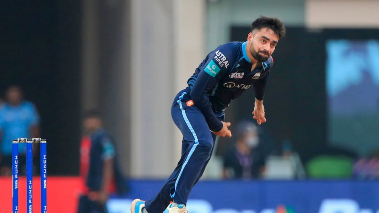 2012 ರಿಂದ ನಿರಂತರವಾಗಿ ಐಪಿಎಲ್​ನಲ್ಲಿ ಆಡುತ್ತಿರುವ ರಶೀದ್ ಖಾನ್ 158 ವಿಕೆಟ್​ಗಳನ್ನು ಕಬಳಿಸಿದ್ದಾರೆ. ರಶೀದ್ ಖಾನ್ ಕಳೆದ 3 ಸೀಸನ್​ಗಳಲ್ಲಿ 20 ಅಥವಾ ಅದಕ್ಕಿಂತ ಹೆಚ್ಚು ವಿಕೆಟ್​ಗಳನ್ನು ಕಬಳಿಸಿದ್ದಾರೆ. ಇದಲ್ಲದೆ, 2023 ರ ಐಪಿಎಲ್ ಸೀಸನ್​ನಲ್ಲಿ 27 ವಿಕೆಟ್​ಗಳನ್ನು ಕಬಳಿಸಿದ್ದಾರೆ. ಆದಾಗ್ಯೂ ಅವರಿಗೆ ಪರ್ಪಲ್ ಕ್ಯಾಪ್ ಗೆಲ್ಲಲು ಸಾಧ್ಯವಾಗಿಲ್ಲ.