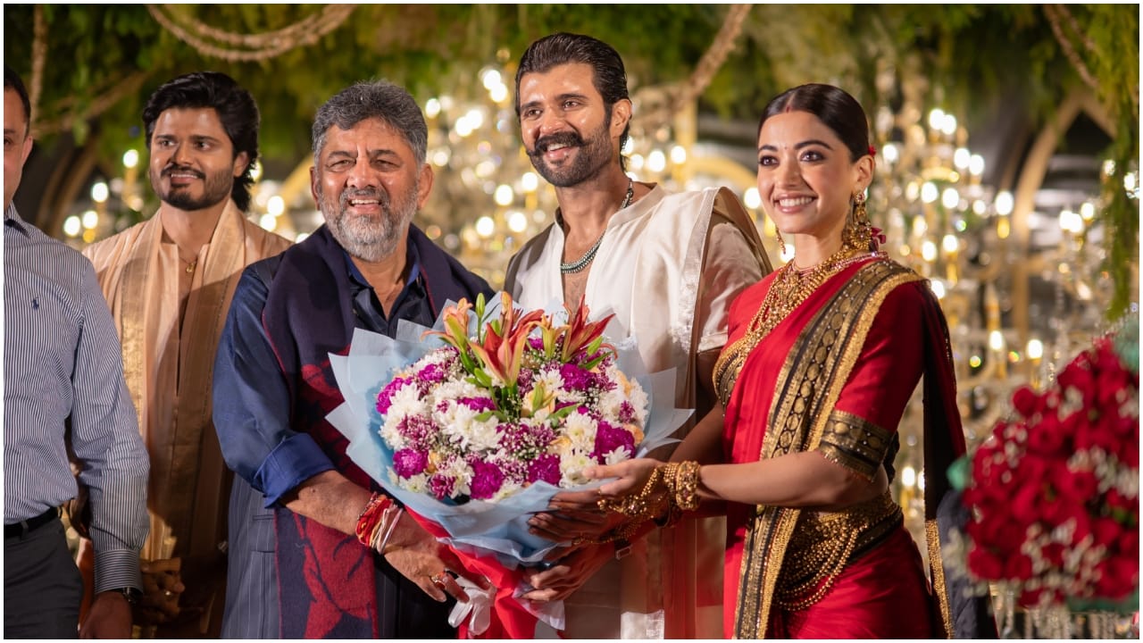 ಕರ್ನಾಟಕದ ಹಲವು ಗಣ್ಯರಿಗೆ ಕೂಡ ರಶ್ಮಿಕಾ ಮಂದಣ್ಣ ಮತ್ತು ವಿಜಯ್ ದೇವರಕೊಂಡ ಅವರ ಆರತಕ್ಷತೆಯ ಆಹ್ವಾನ ನೀಡಲಾಗಿದೆ. ಉಪಮುಖ್ಯಮಂತ್ರಿ ಡಿಕೆ ಶಿವಕುಮಾರ್ ಕೂಡ ಬಂದು ಶುಭ ಕೋರಿದ್ದಾರೆ.