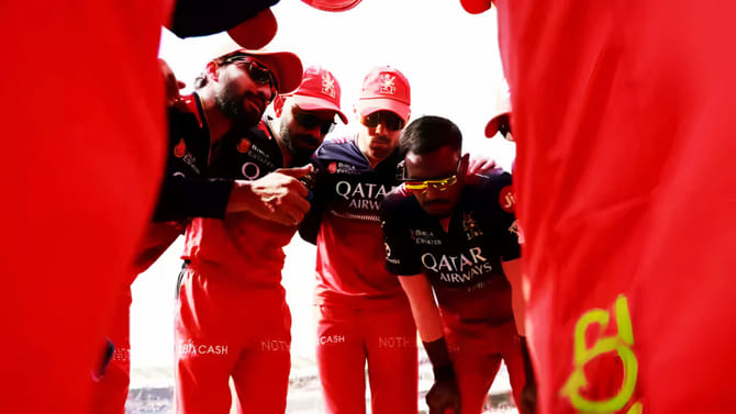 RCB ತಂಡಕ್ಕೆ ಬಿಗ್ ಶಾಕ್: ಪ್ರಮುಖ ಆಟಗಾರ ಅಲಭ್ಯ..!