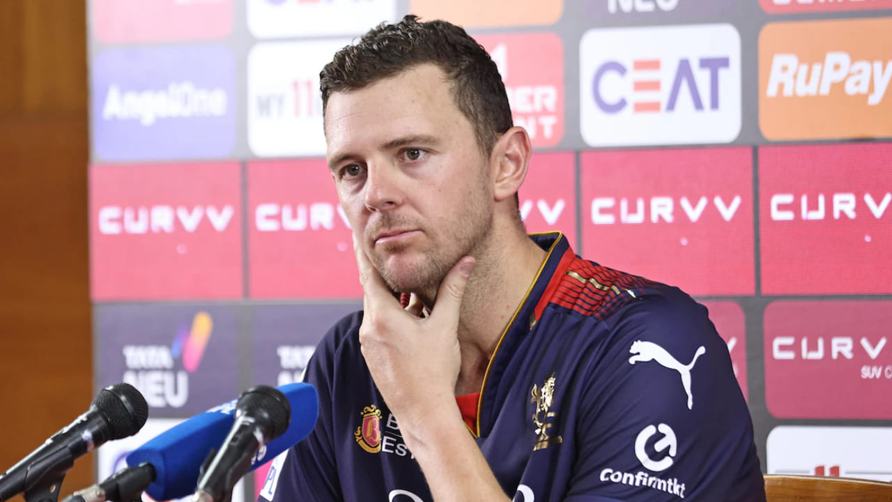 ಹೇಜಲ್‌ವುಡ್ ಬಹಳ ದಿನಗಳಿಂದ ಗಾಯದಿಂದ ಬಳಲುತ್ತಿದ್ದಾರೆ. ಇದರಿಂದಾಗಿ ಅವರು ಆಶಸ್ ಸರಣಿಯನ್ನು ಮಾತ್ರವಲ್ಲದೆ ಟಿ20 ವಿಶ್ವಕಪ್​ನಲ್ಲೂ ಭಾಗವಹಿಸಲು ಸಾಧ್ಯವಾಗಿಲ್ಲ. ನವೆಂಬರ್ 2025 ರಿಂದ ಕ್ರಿಕೆಟ್‌ನಿಂದ ಹೊರಗುಳಿದಿರುವ ಹೇಜಲ್‌ವುಡ್, ಮಂಡಿರಜ್ಜು ಮತ್ತು ಅಕಿಲೀಸ್ ಸ್ನಾಯುರಜ್ಜು ಸಮಸ್ಯೆಗಳಿಂದ ಬಳಲುತ್ತಿದ್ದಾರೆ.
