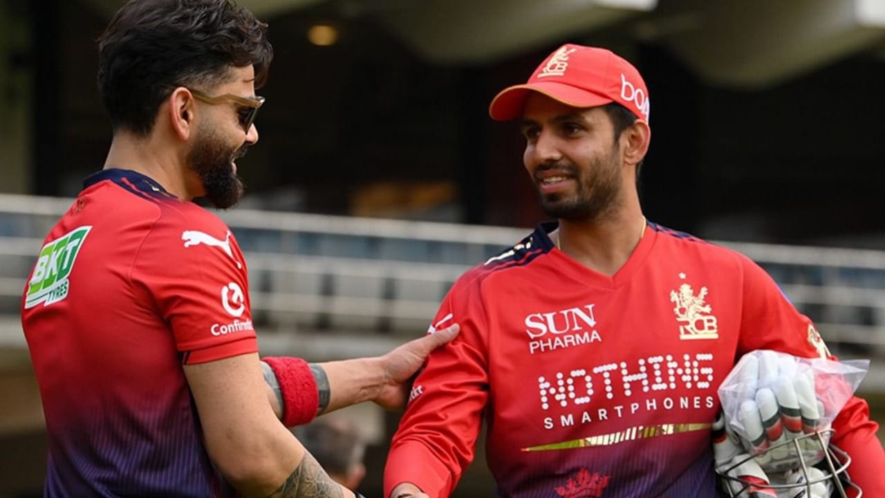 ಮಾರ್ಚ್ 28ರಂದು ಬೆಂಗಳೂರಿನ ಚಿನ್ನಸ್ವಾಮಿ ಸ್ಟೇಡಿಯಂನಲ್ಲಿ ಐಪಿಎಲ್ 2026 ಆರಂಭವಾಗಲಿದ್ದು, ಆರ್ಸಿಬಿ ಮೊದಲ ಪಂದ್ಯವನ್ನು ಸನ್ರೈಸರ್ಸ್ ಹೈದರಾಬಾದ್ ವಿರುದ್ಧ ಆಡಲಿದೆ. ಈ ಹಿನ್ನೆಲೆ ಈಗಾಗಲೇ ತಂಡ ತಯಾರಿ ಆರಂಭಿಸಿದ್ದು, ಕೊಹ್ಲಿಯ ಭರ್ಜರಿ ಬ್ಯಾಟಿಂಗ್ ವಿಡಿಯೋಗಳು ಸಾಮಾಜಿಕ ಜಾಲತಾಣಗಳಲ್ಲಿ ವೈರಲ್ ಆಗುತ್ತಿವೆ.