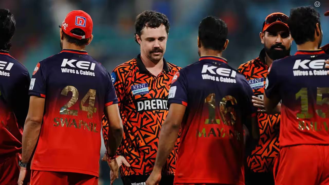 ಅದರಂತೆ ಮಾರ್ಚ್ 28 ರಂದು ನಡೆಯಲಿರುವ ಉದ್ಘಾಟನಾ ಪಂದ್ಯದಲ್ಲಿ ರಾಯಲ್ ಚಾಲೆಂಜರ್ಸ್ ಬೆಂಗಳೂರು ಮತ್ತು ಸನ್ರೈಸರ್ಸ್ ಹೈದರಾಬಾದ್ ತಂಡಗಳು ಮುಖಾಮುಖಿಯಾಗುವುದು ಬಹುತೇಕ ಖಚಿತ. ಹಾಗೆಯೇ ಮೊದಲ ಎರಡು ದಿನಗಳಲ್ಲೇ ಆರ್ಸಿಬಿ, ಸಿಎಸ್ಕೆ, ಆರ್ಆರ್ ತಂಡಗಳ ಪಂದ್ಯಗಳನ್ನು ಆಯೋಜಿಸಲು ಪ್ಲ್ಯಾನ್ ರೂಪಿಸಲಾಗಿದೆ.