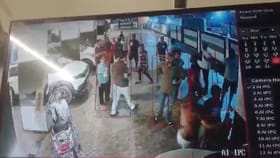 ಅಪಾರ್ಟ್​ಮೆಂಟ್ ನಿವಾಸಿಗಳ ಮೇಲೆ ಕಾರು ಹತ್ತಿಸಿದ ವ್ಯಕ್ತಿ, ಮಹಿಳೆ ಸಾವು